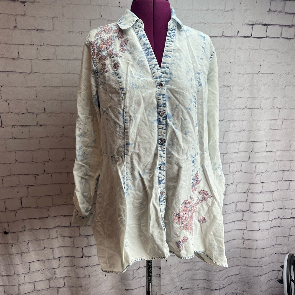 Vintage America Blues size large long sleeve tunic with embroidered florals